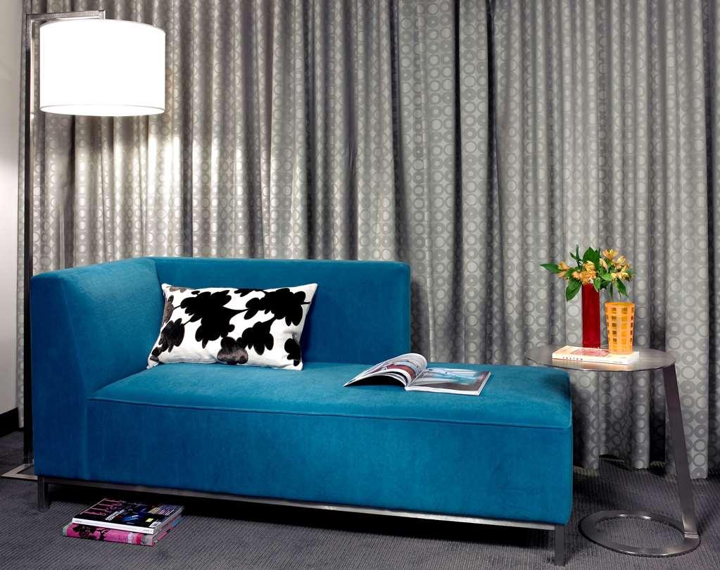 โรงแรมมูราโน อะ โพรเวอแนนซ์ โฮเต็ล ทาโคมา ห้อง รูปภาพ A blue chaise longue